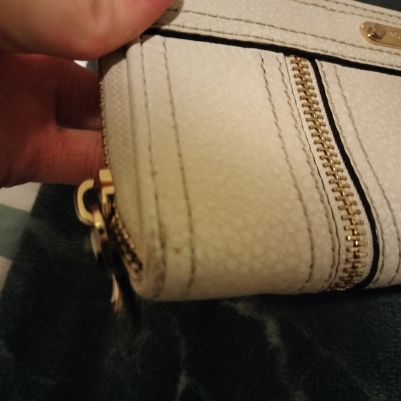 Michael Kors White Wallet - Picture 5 of 7